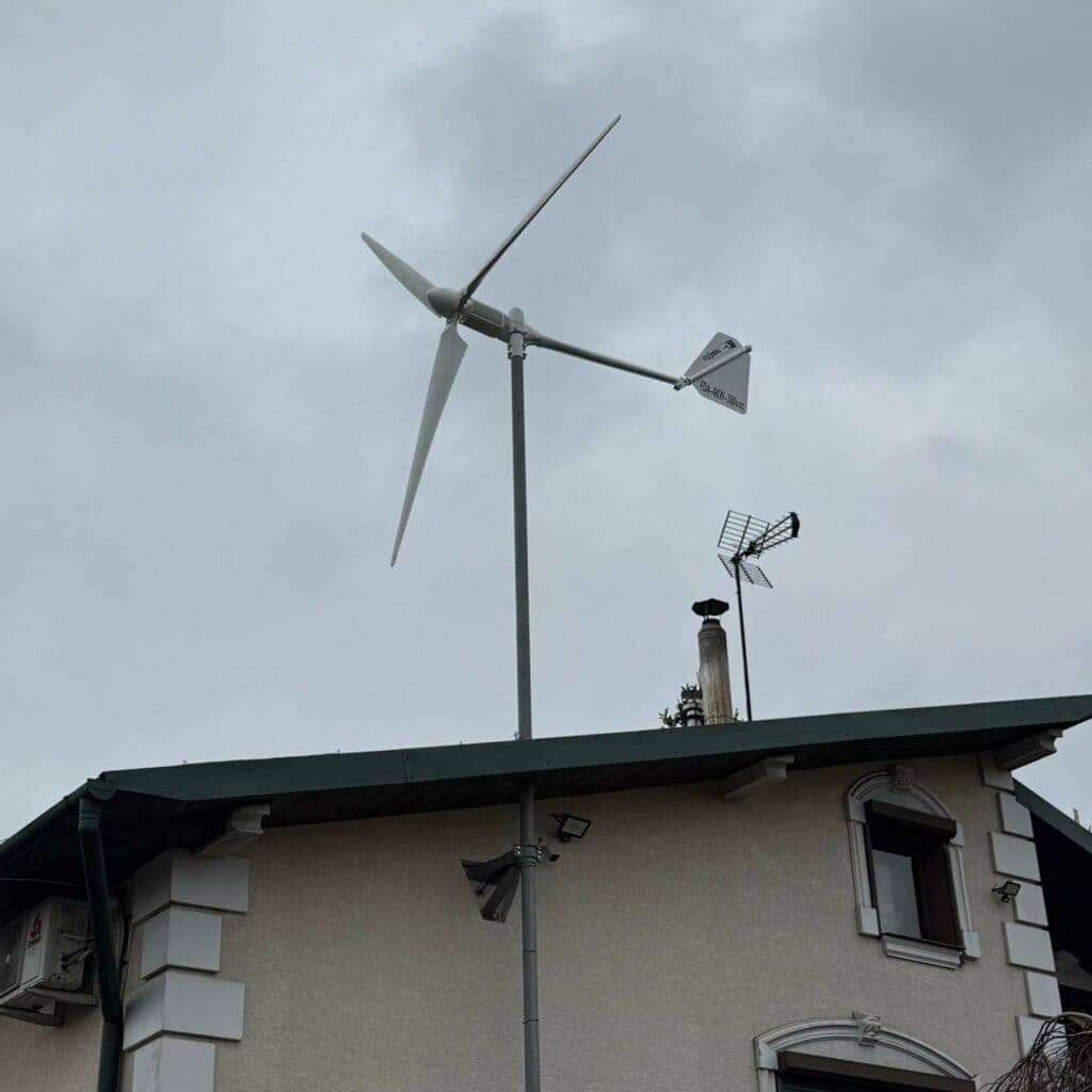 Czy fotowoltaika działa przy braku prądu? Zasilanie awaryjne domu